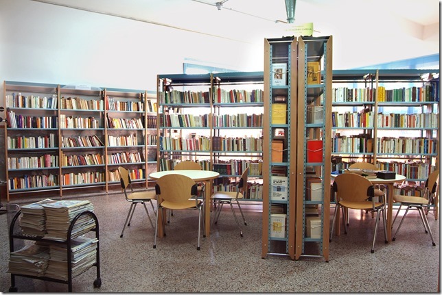 Biblioteca_Comunale_Porcari_Sala_lettura_2adulti2